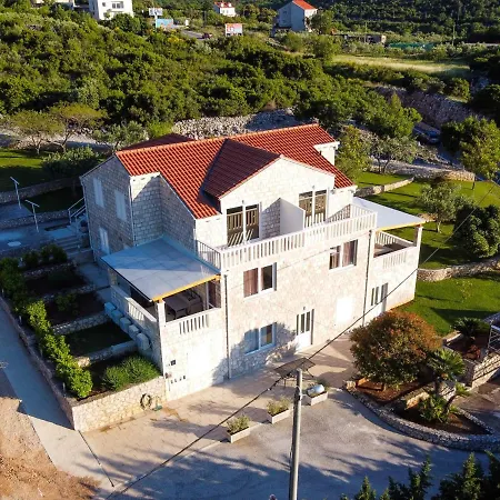 Mi&ni Cavtat
