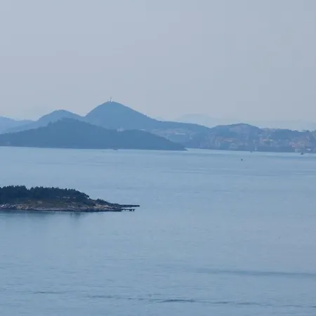 Mi&ni * Cavtat