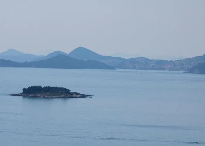Mi&ni * Cavtat